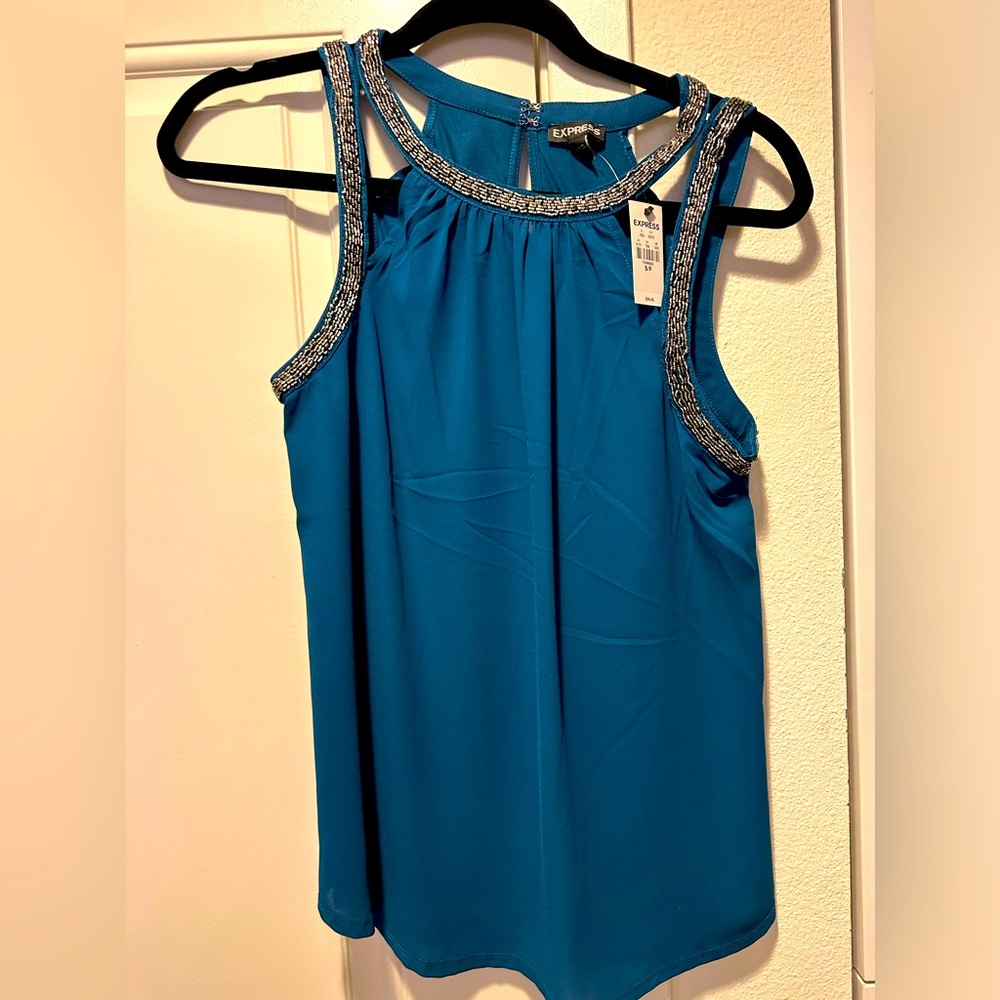 Express beautiful sleeveless blouse